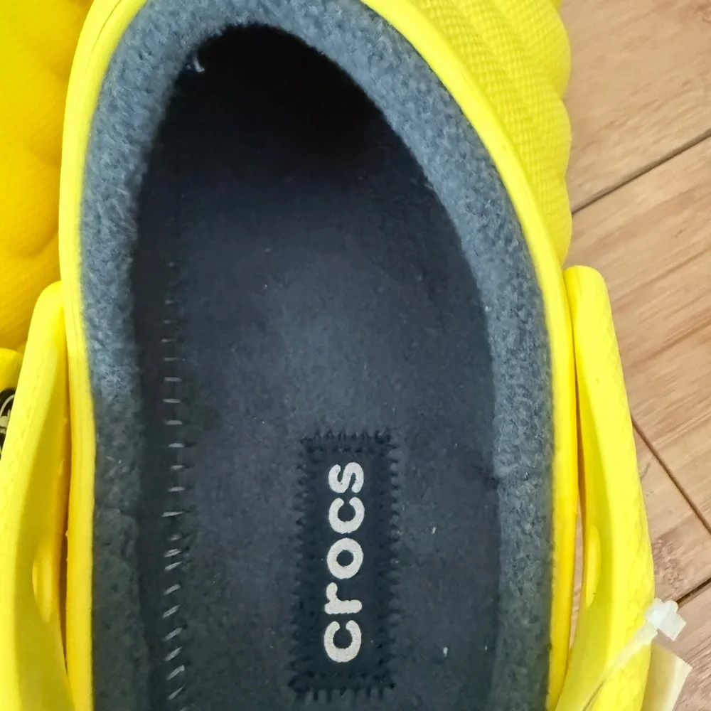 NWT Crocs Classic Lined Overpuff Clogs Lemon Yellow M7/W9 - Picture 4 of 7